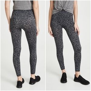 SPANX Look At Me Now Leggings size M NWT